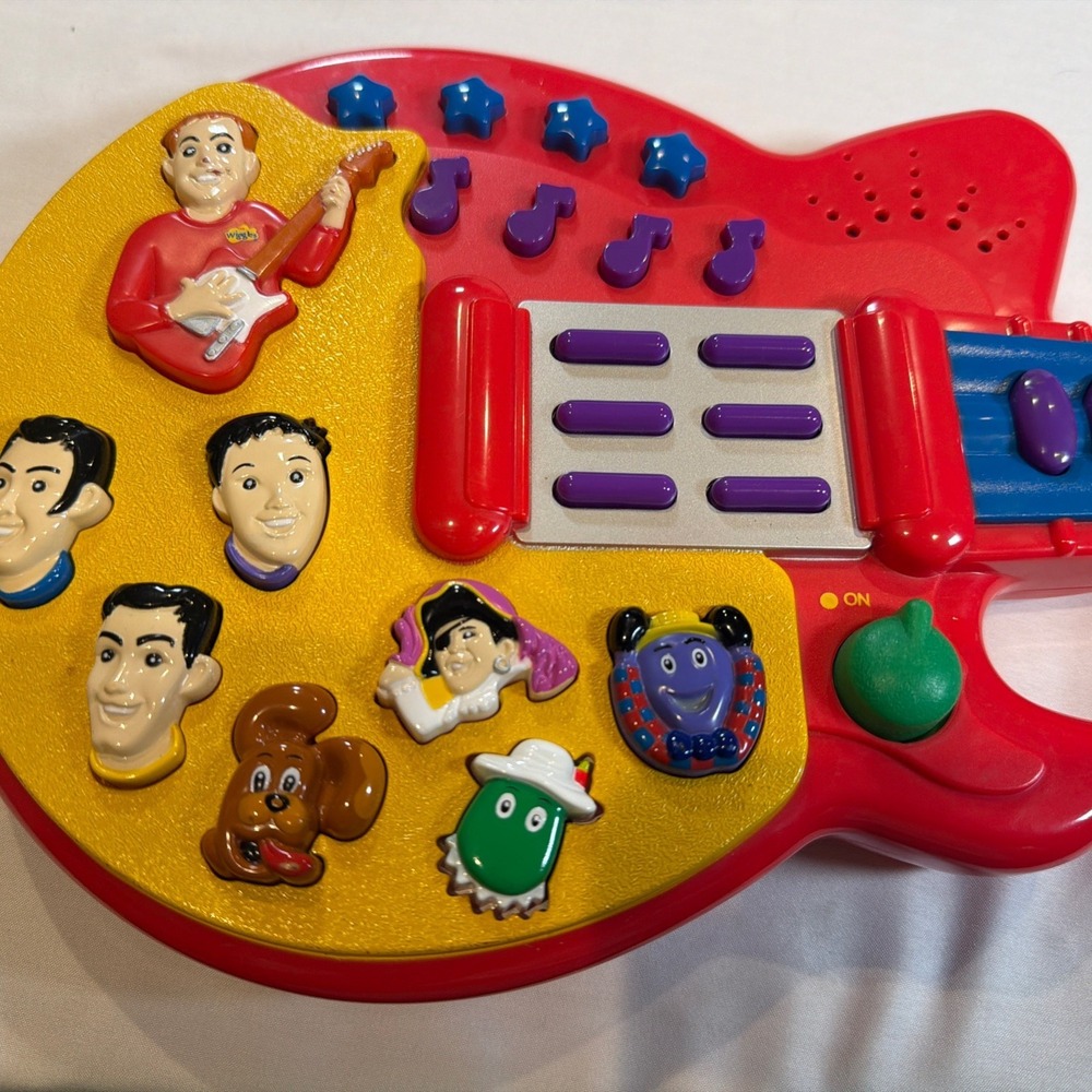 The Wiggles Murray's Red Guitar Music Sing Songs Music 15" 2003 Spin Master Test - Picture 3 of 6